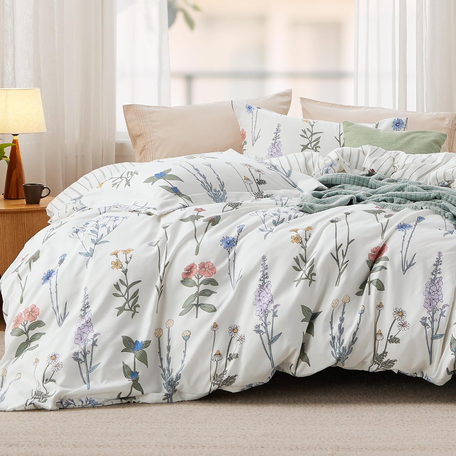91kQ-sQyNFL._AC_SL1500_.jpg Duvet Cover Queen Size - Reversible Cute Floral Duvet Cover Set with Zipper Closure, 3 Pieces White Bedding Set with 8 Corner Ties and 2 Pillow Shams 20"x26" - Image 1
