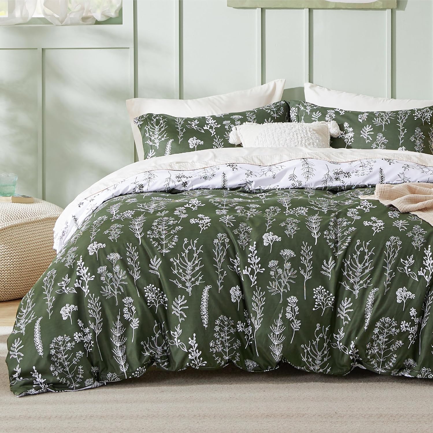 91t8FxXVGIL._AC_SL1500_.jpg Duvet Cover Queen Size - Reversible Dark Green Queen Duvet Cover Set with Zipper Closure, 3 Pieces Floral Patterned Bedding Set with 8 Corner Ties and 2 Pillow Shams - Image 1